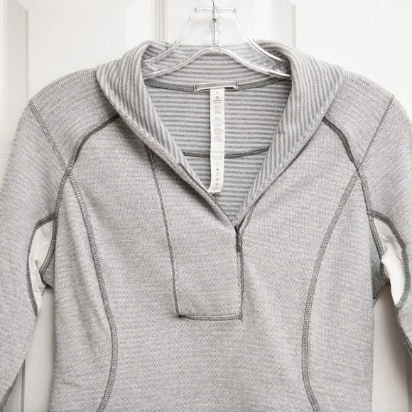 Lululemon SOFT Grey Stripe Athleisure Pop Over Sweatshirt Size 6 Loungewear Yoga - Picture 2 of 9